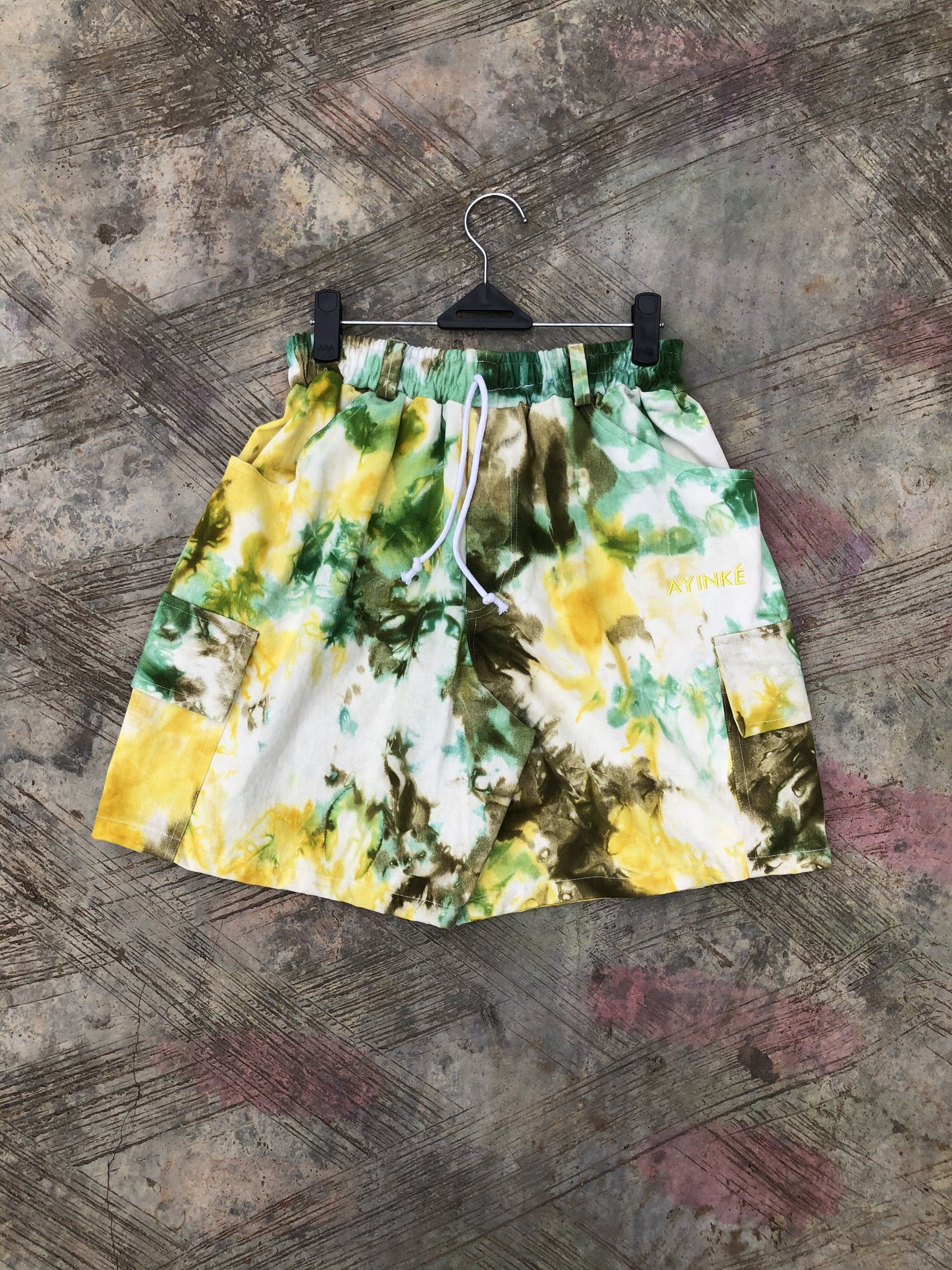 AYINKÉ KAKI SHORTS